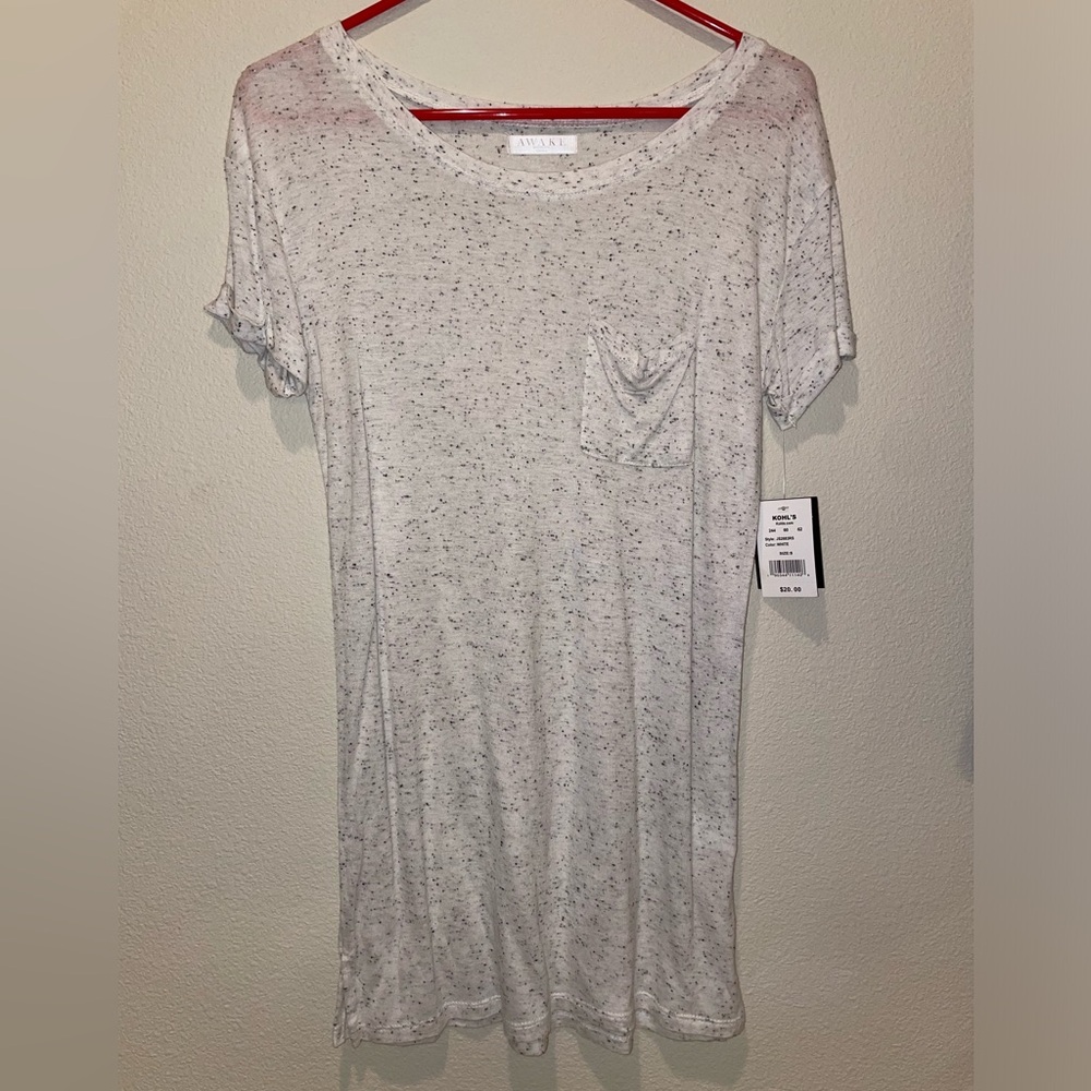 NWT, Awake boyfriend T with pockets.